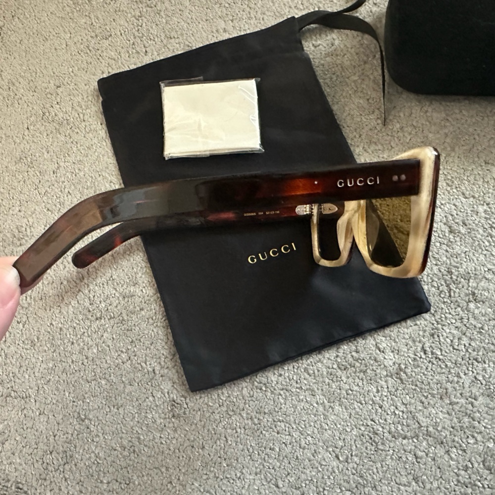 Gucci Brown Tortoise Shell Square Sunglasses with Velvet Case and Dust Bag - Picture 9 of 13